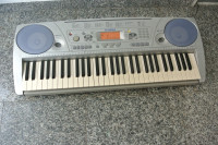 Klavijature Yamaha PSR-275,5 oktava,potpuno ispravno,lcd display