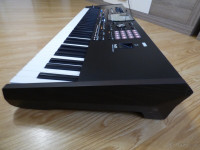 Korg Pa5x 76 + kofer,top stanje