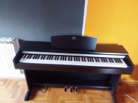 Digitalni klavir i originalna klupica/IZVRSNA PONUDA