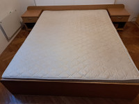 Bračni krevet, sa noćnim ormarićima, napravljen po mjeri, gratis madra