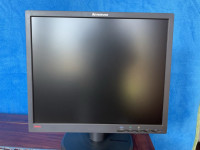 19colski LCD zaslon Lenovo ThinkVision L193pC+kabli