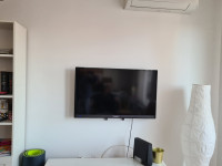 Prodajem Grundig tv 40 VLE 4520 BM sa zidnim nosačem