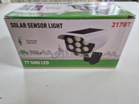 LAŽNA KAMERA LED SOLARNA LAMPA / 77 ledica