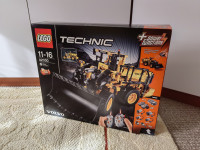 LEGO 42030: Volvo L350F Wheel Loader