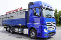 Mercedes-Benz Actros 2548 Giga E6 6×2 s ravnom platformom BDF 18 pal.