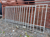 metalna dvorišna ograda sa kliznom kapijom cca 12m(visina 104cm)