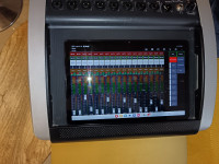 Behringer X18 iPad/Android tablet mikser