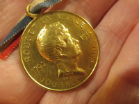 WW1 francuska medalja Rouget, Dan Pariza 1915., prešani metal