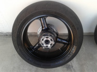 Stražnja felga Kawasaki ZXR 17", širine J6, guma 200mm, za prerade