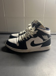 Air Jordan 1 Mid Obsidian