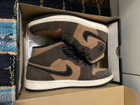 Jordan 1 mid dark chocolate,42