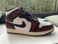 Nike Air Jordan 1 MID SE broj 45 NOVE