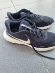 Nike revolution br. 40