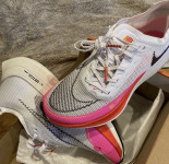 Nike ZoomX Vaporfly NEXT% 2 Broj 42