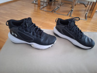 UNDER ARMOUR kozne tenisice br 40