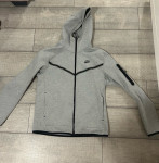 NIKE TECH FLEECE ( M VELICINA )