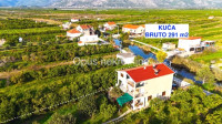 CREPINA, blizu Usca- kuća 291 m2 na parceli od 3711 m2 u blizini mora