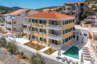 Dizajnerska vila 1. red do mora, 407 m2, Marina kraj Trogira