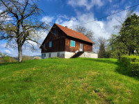 Gorski kotar, Vrbovsko, starija kuća sa velikom okućnicom