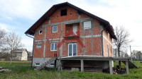 Gospić, 388m2 GBP, 4 etaže na parceli od 10.117m2