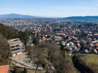 SNIŽENO-Ekskluzivno zemljište 3805m2 sa nedovršenim objektom Stražnik,