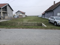 Građevinsko zemljište, 800 m2, 16m fronta, Bilje (urbanizirana zona)