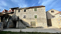 Grohote (Otok Šolta) - Kamena kuća za renovaciju!