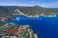 Hvar, atraktivno građevinsko zemljište, prvi red do mora (850 m2)