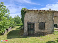 ISTRA, ROČKO POLJE, KUĆA ZA RENOVACIJU SA LIJEPOM OKUĆNICOM