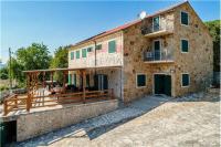 Kamena vila u zaleđu Trogira, na imanju od 8000 m2