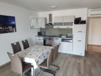 Komforan 4-sobni apartman blizu mora, 93 m2, Podstrana, prodaja