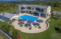 kuća - luksuzna vila: Karojba( Motovun, Istra), 357.00 m2