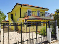 Kuća: Medulin, 325.00 m2