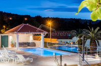 Kuća - villa s bazenom: Brač, Postira, 400 m2