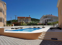 NOVALJA - Villa s bazenom uz more - 280m2