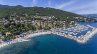 Opatija / Ika, namješten dvoetažni stan s panoramskim pogledom na more