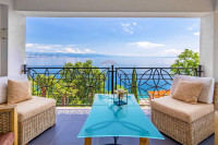 OPATIJA- luksuzan penthouse, sa terasom 80 m2, okućnicom 180 m2, parki