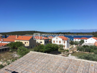 Otok Ilovik, kuća s okućnicom 100m do mora, rijetkost!