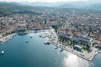 Otok Korčula, poslovno-stambena kamena zgrada