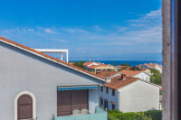 Otok Krk, Malinska - Dvoetažni apartman blizu mora