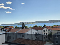 PENTHOUSE NOVOGRADNJA - USELJIV - PREDIVNA TERASA I POGLED