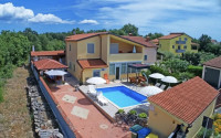 Poreč - Villa sa 6 zasebnih apartmana i bazenom