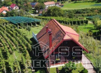 Simpatična drvena kuća s bazenom i predivnim pogledom