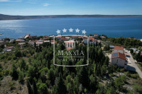 Starigrad - građevinsko zemljište 425m2! Centar i plaža! 85000€