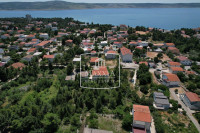 Starigrad Paklenica - prizemnica sa velikim vrtom 250m od mora! 285000