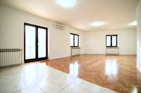 Trnje - poslovni prostor - 4-sobni (110 m2) + BALKON- blizu Zaharove