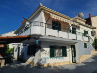 Trogir, obiteljska kuća u odličnom stanju blizu mora, 220 m2