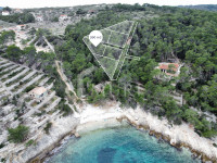 VELA LUKA, KORČULA- građevinsko zemljište uz more  590m2