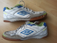 Nogometne tenisice: UMBRO (broj 40), ADIDAS (broj 40)