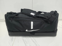 Torba Nike tvrdo dno NOVO